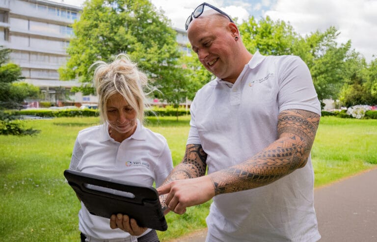 vacature vastgoedinspecteur - Chantal en Bjorn voeren een inspectie uit